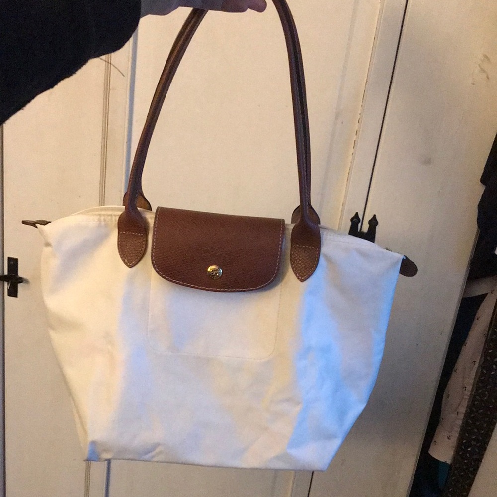 White Small Le Pliage Longchamp 15in width, 8”handle drop, 5.5 in depth. EUC!!